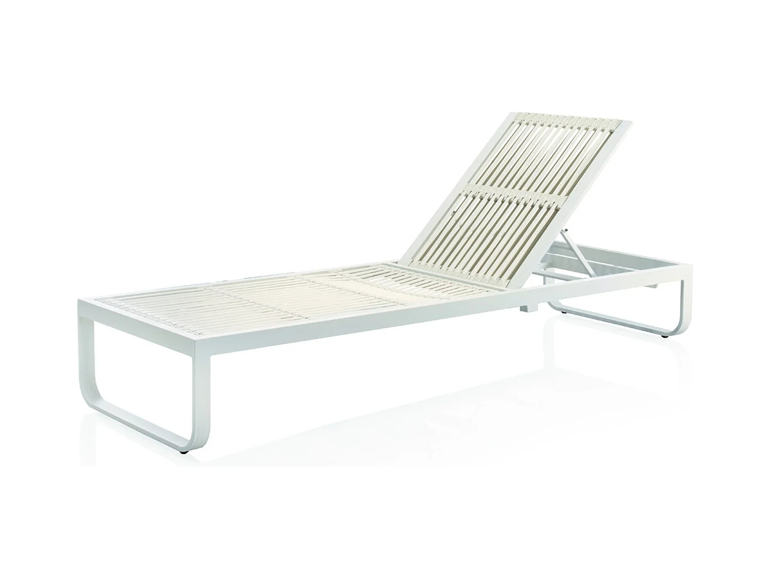 Chaise longue aluminium et fibres synthétique blanc avec coussin bleu