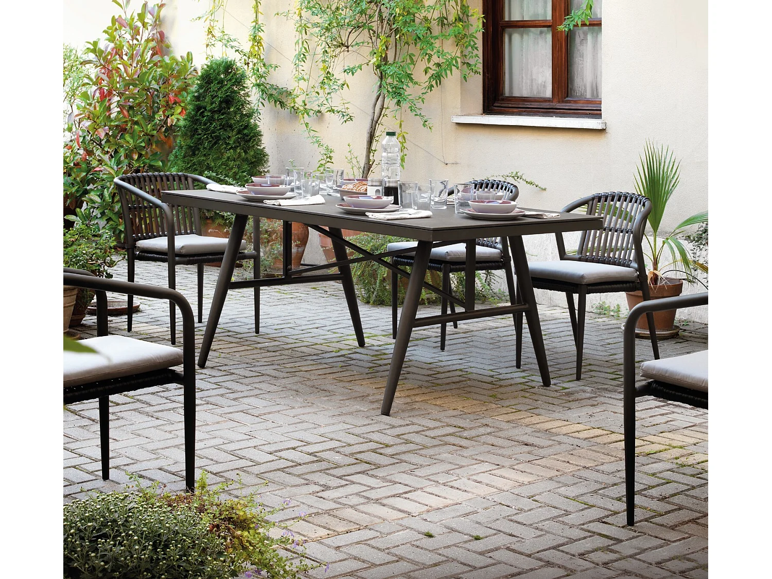 Tavolo in alluminio marrone e vetro temperato effetto pietra 180x100 cm