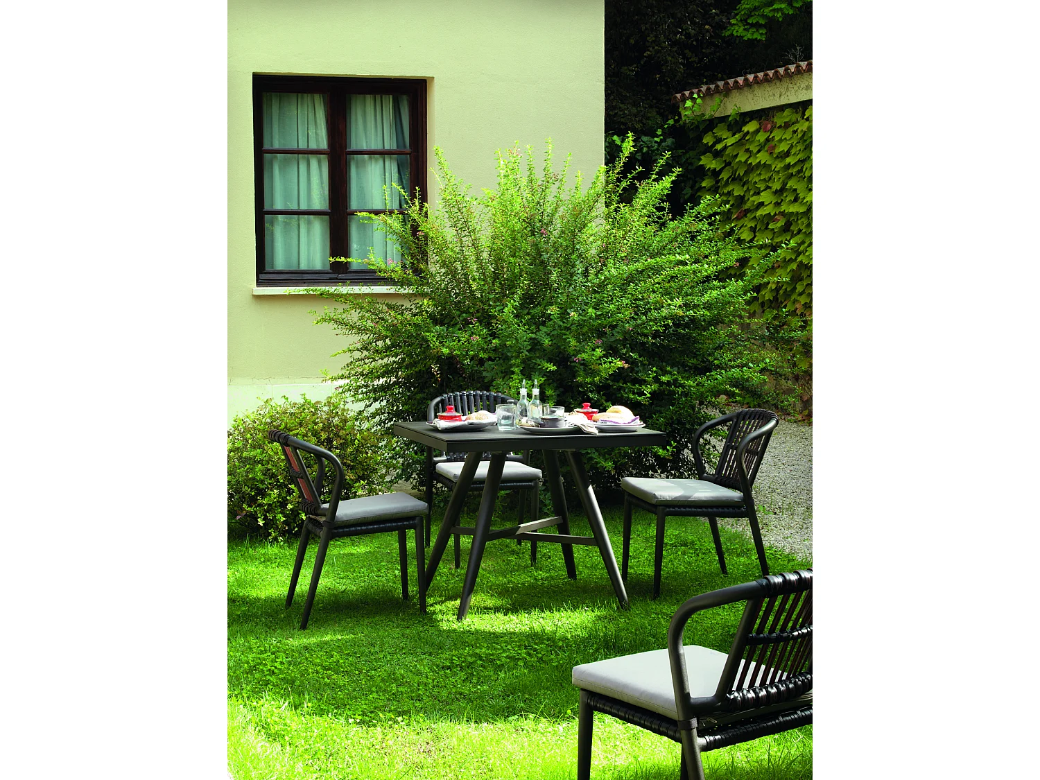 Mesa de aluminio marrón y cristal templado efecto piedra 90x90 cm