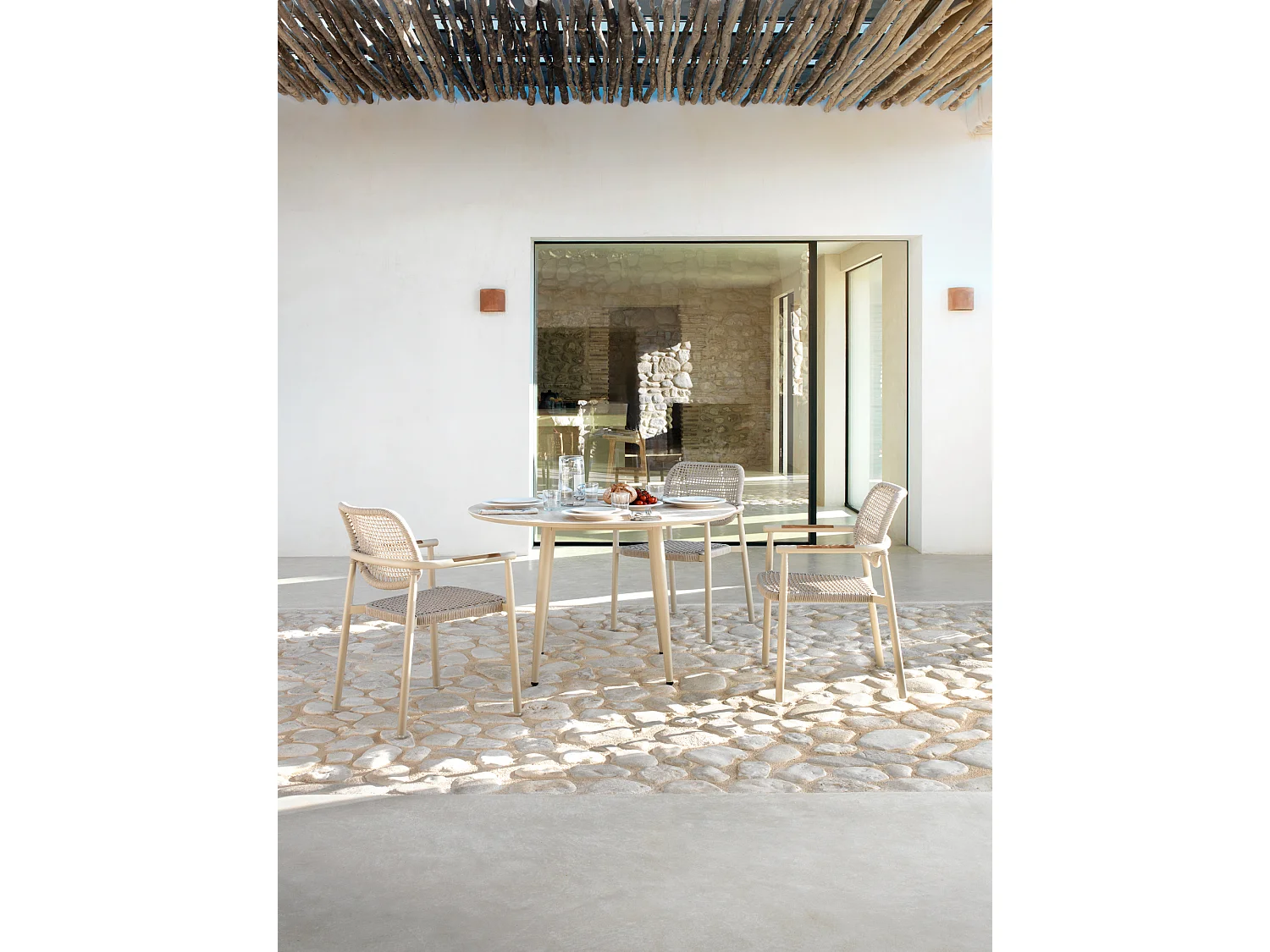 Lote de 4 sillones de aluminio color arena con cuerda trenzada