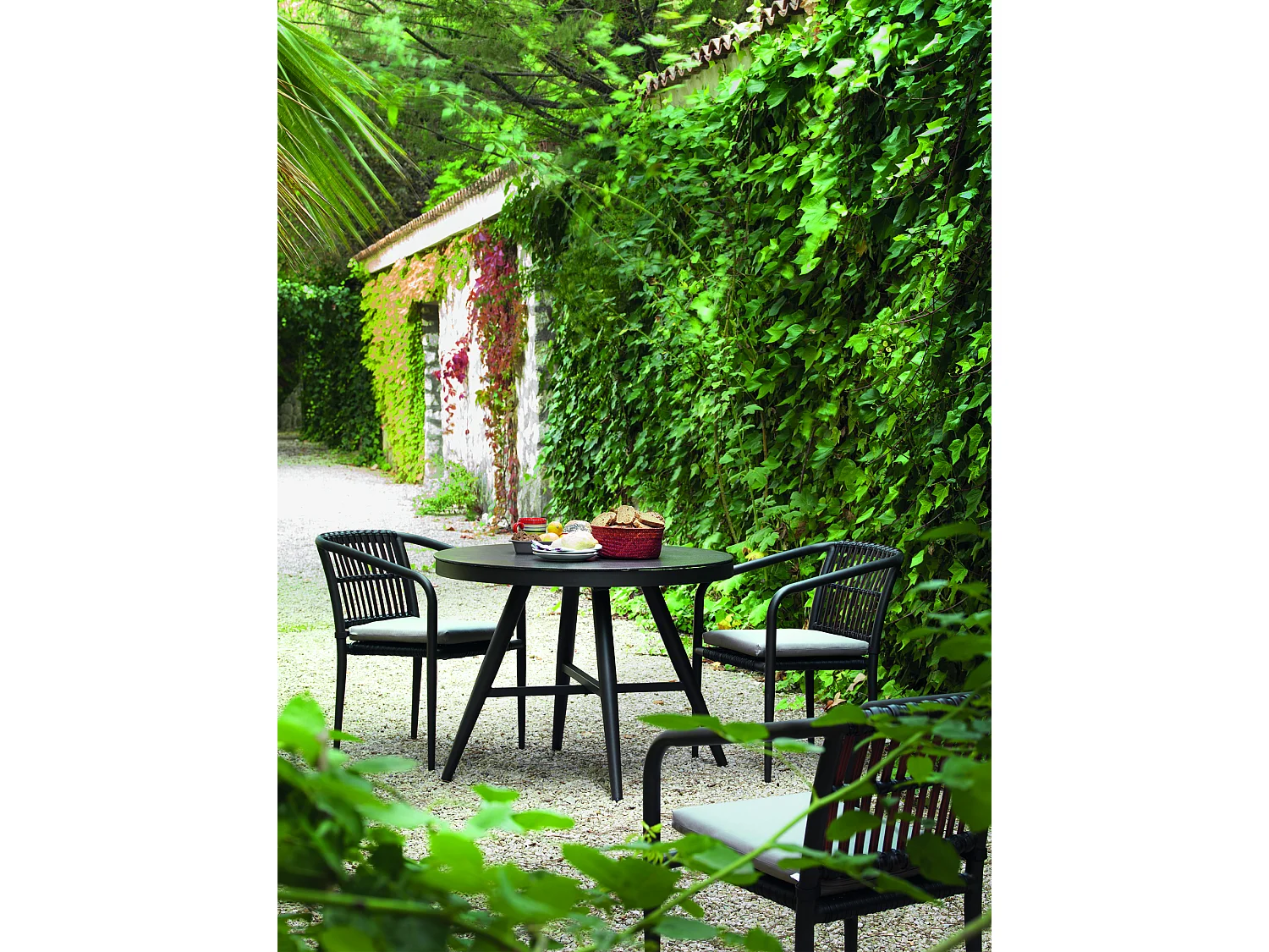 Lote de 4 sillones de aluminio y fibra marrón con cojines de lino