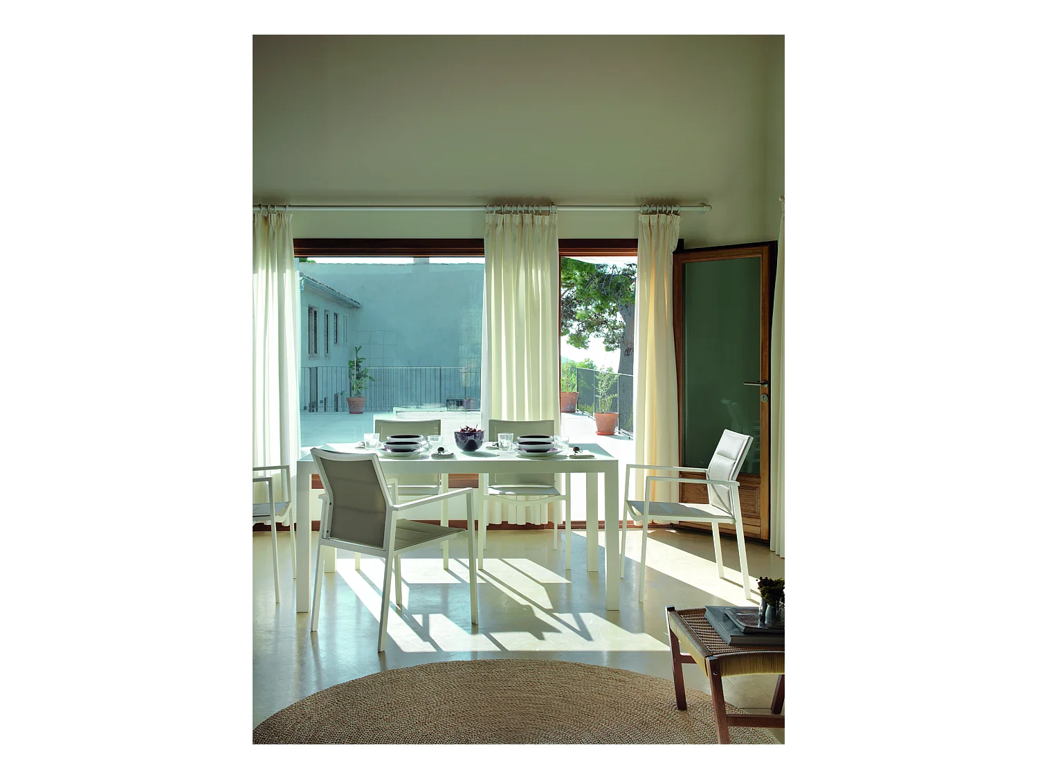 Lote de 4 sillones de aluminio blanco y tela plastificada color topo