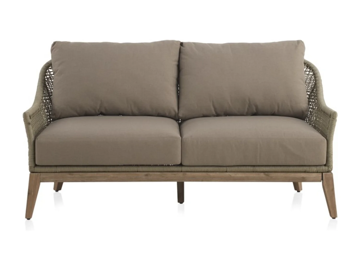 Sofá em acácia tecida com almofadas em taupe