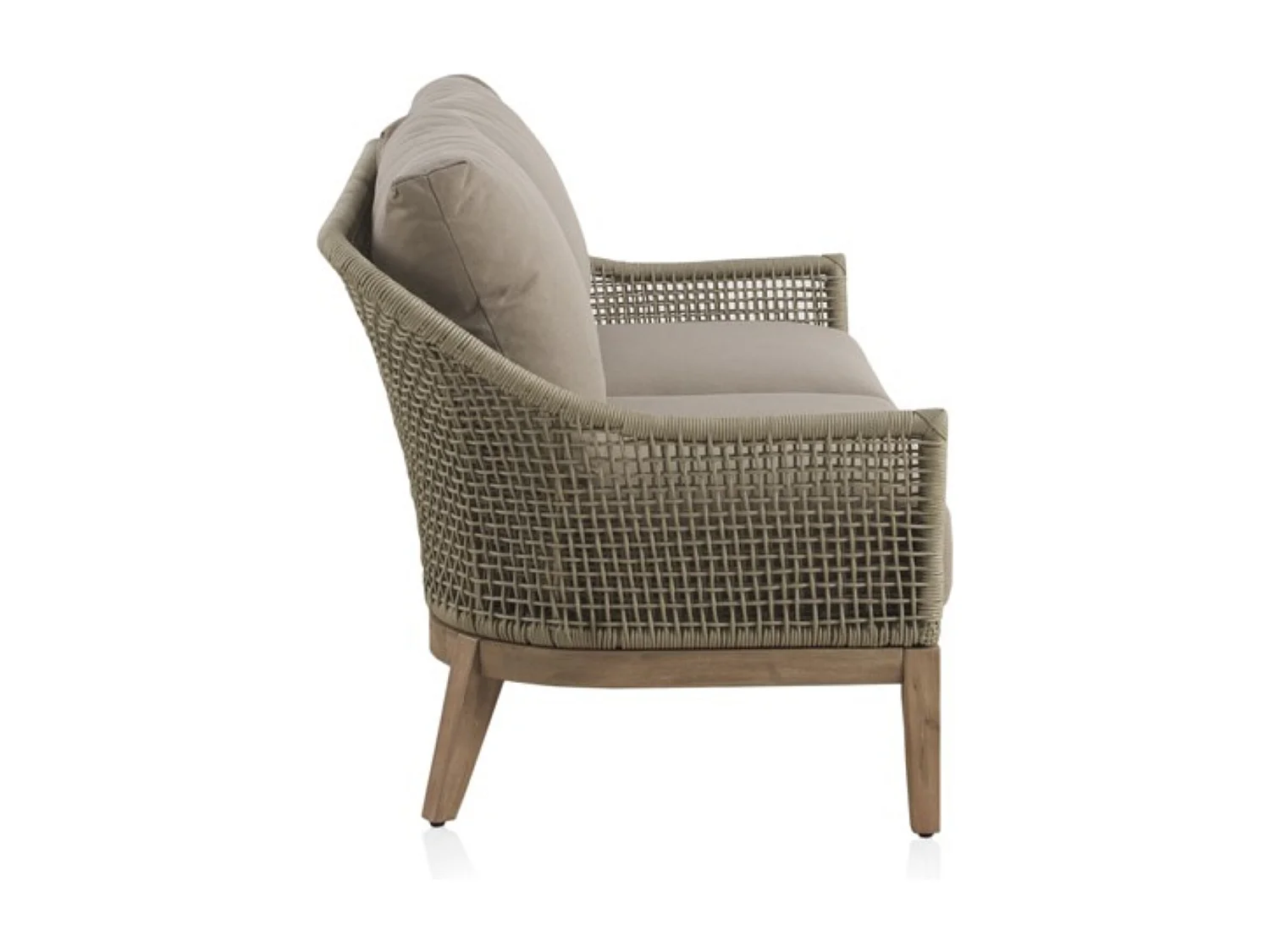 Sofá em acácia tecida com almofadas em taupe