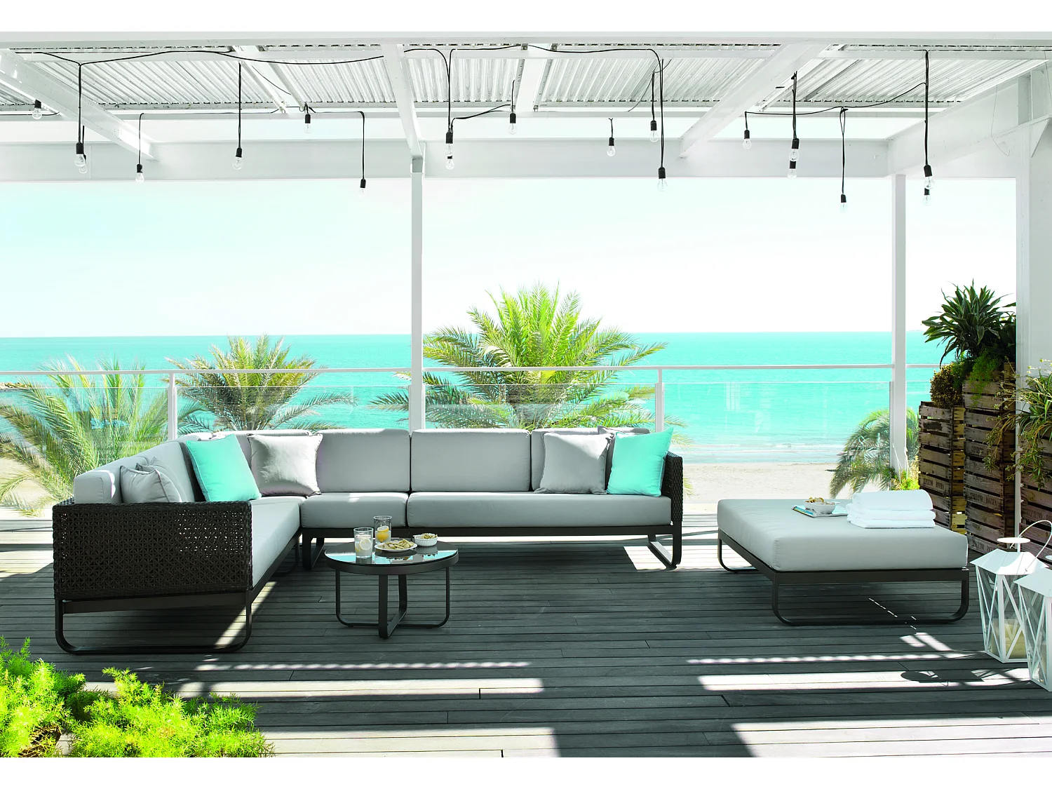 2-sitziges Sofa, linker Arm, Aluminium braun mit grauKissen