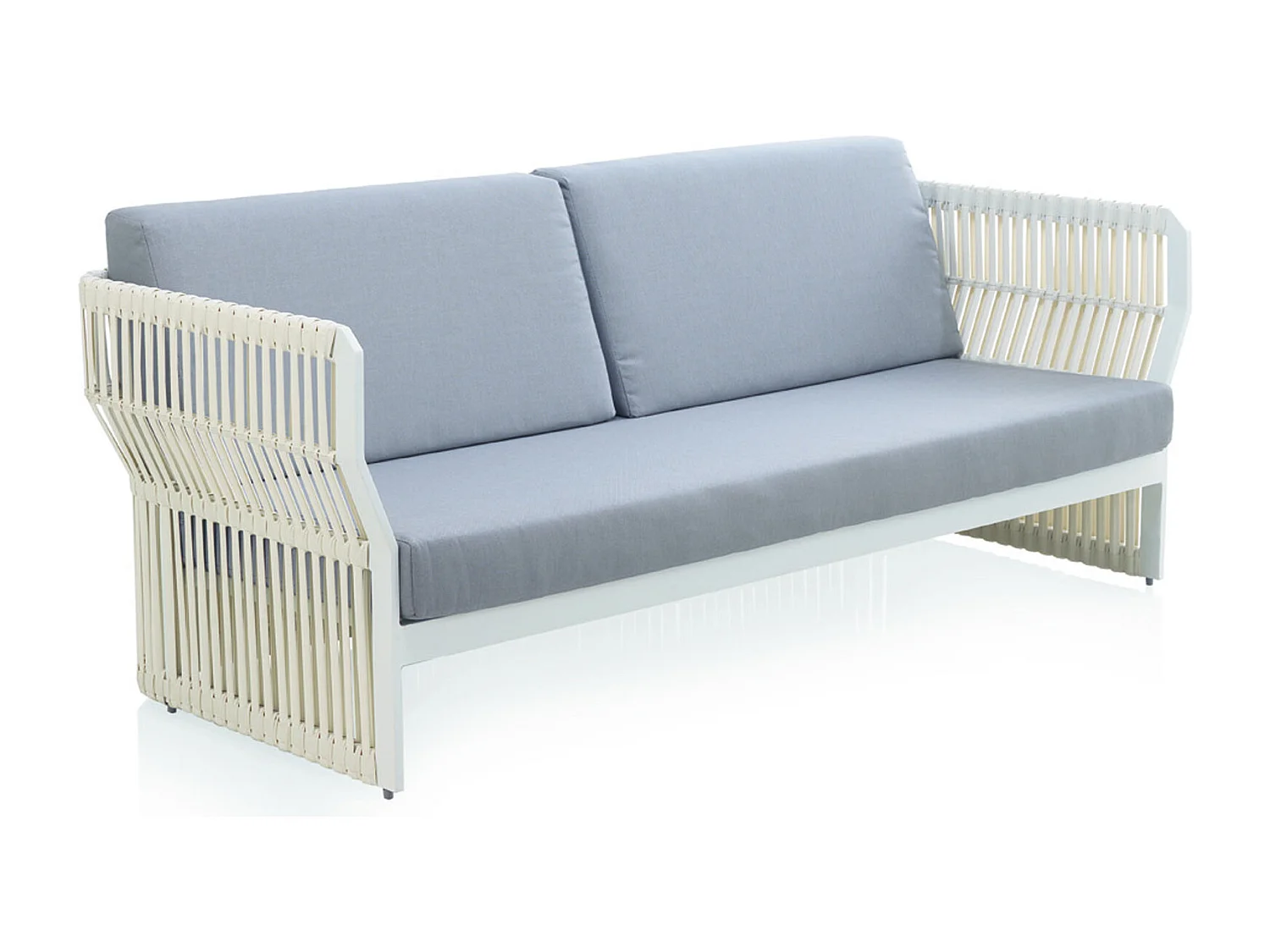 Canapé en aluminium et fibres synthétiques blancs avec coussins bleus