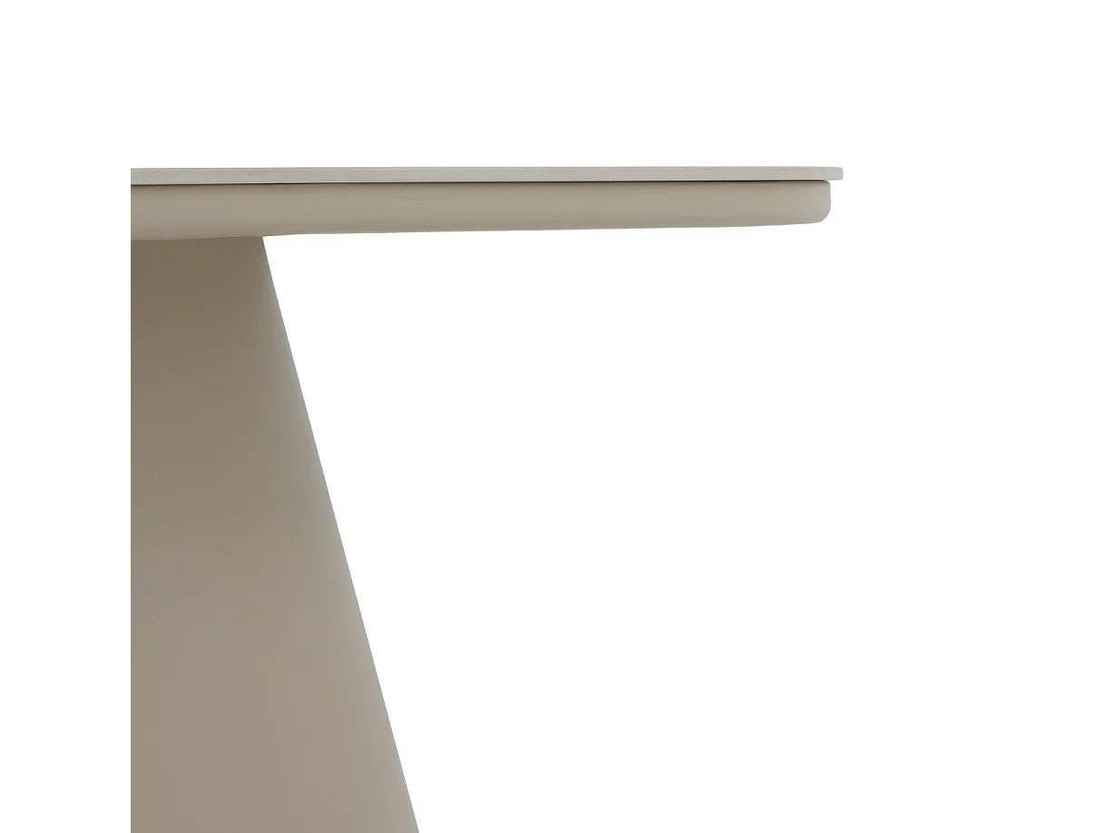 Couchtisch aus Aluminium mit Keramikplatte aus Travertin