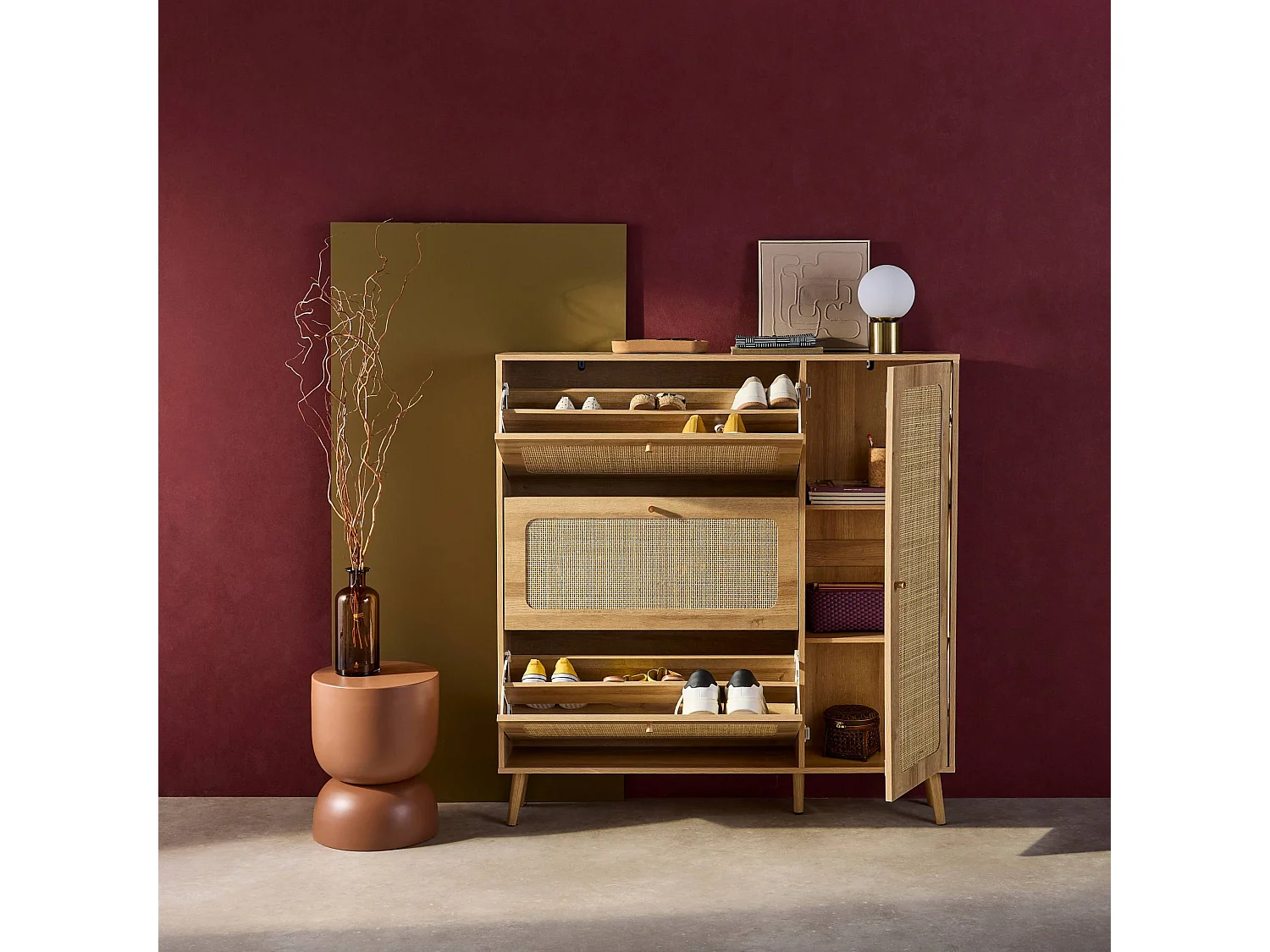 Scarpiera con decoro in legno e canna, 3 ante, marrone naturale