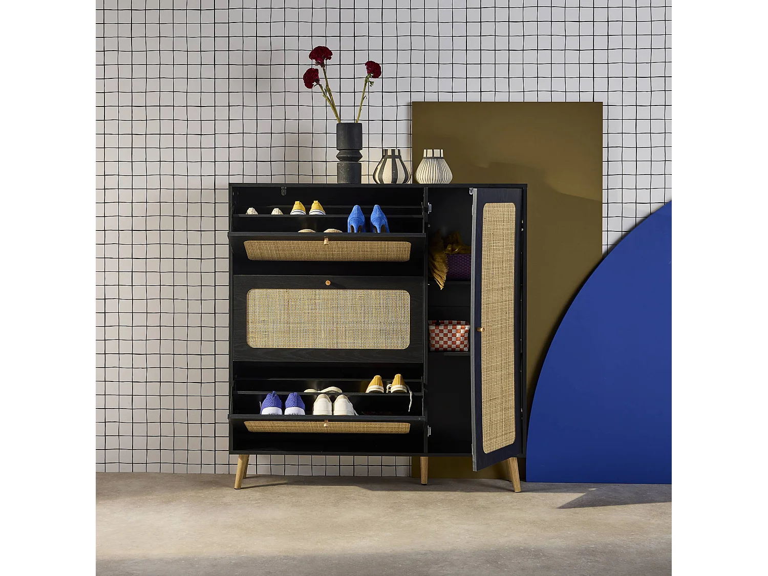 Scarpiera con decoro in legno e canna, 3 ante, nero