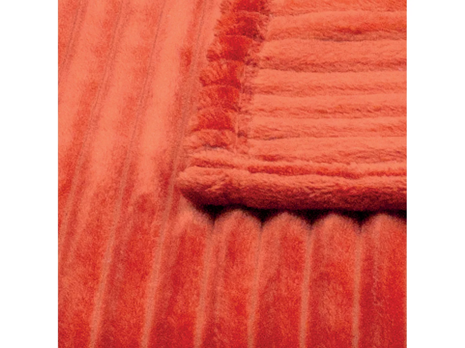 Fleece-Decke mit 3D-Rippeneffekt