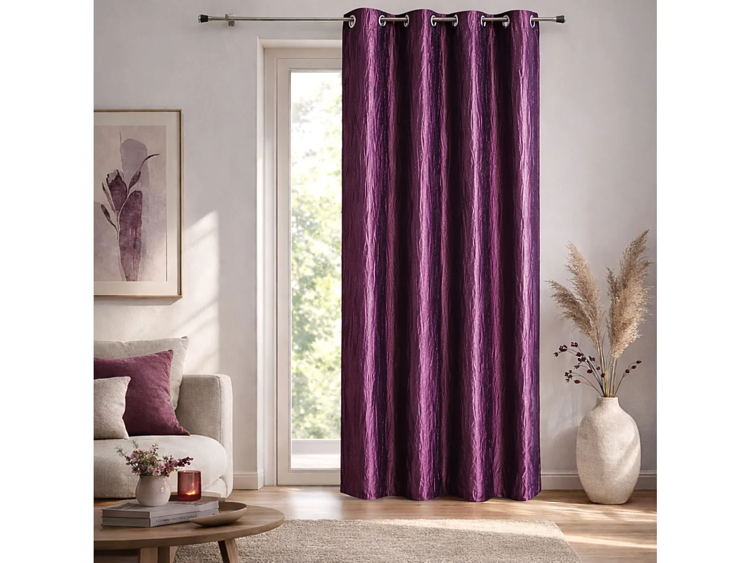 Seidentaftvorhang zerknittert