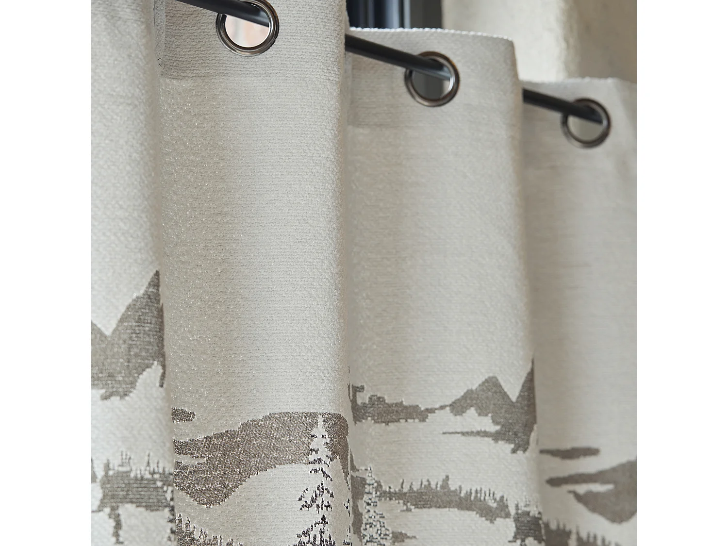 Cortina con Ojetes Montaña 140 x 260 cm