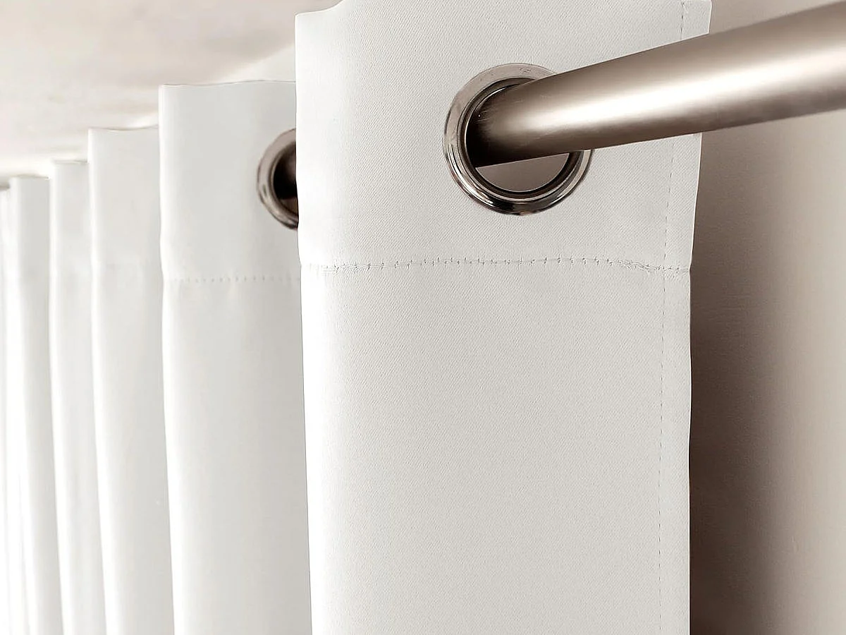 Cortina ocultante unida con 8 ollaos 140 x 180 cm