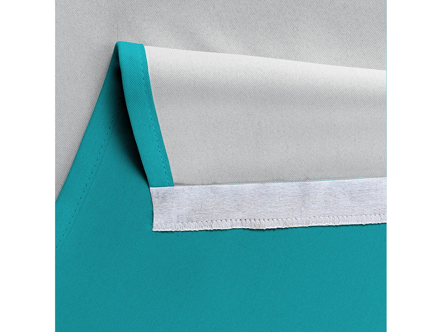 Cortina térmica con ojales y repelente al agua