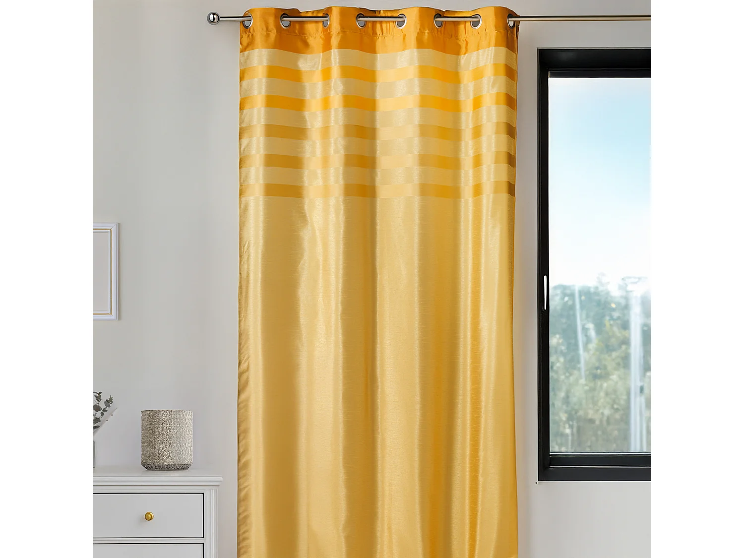 Rideau en shantung coloré avec parement ton sur ton