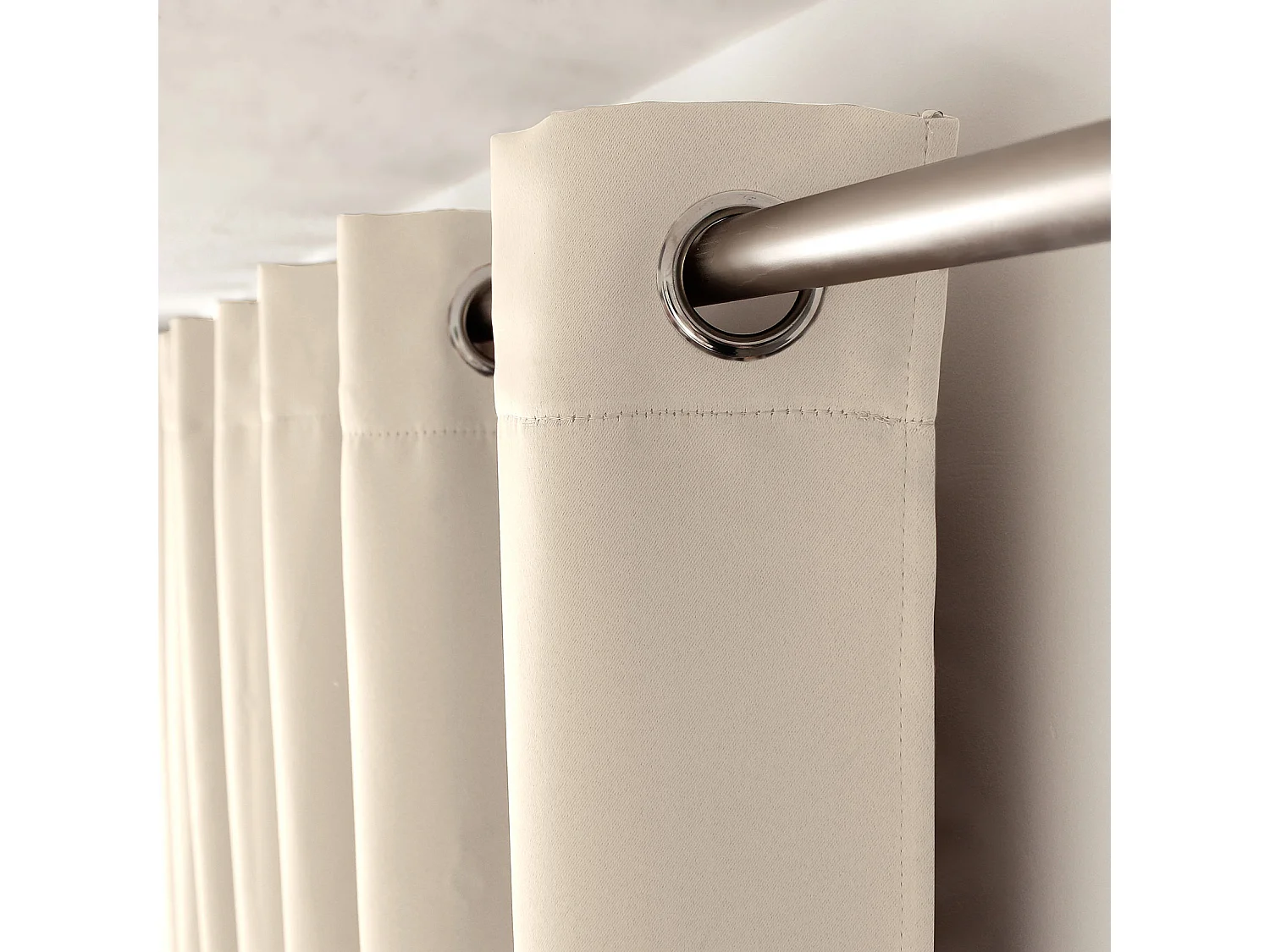 Cortina ocultante unida con 8 ollaos 140 x 180 cm