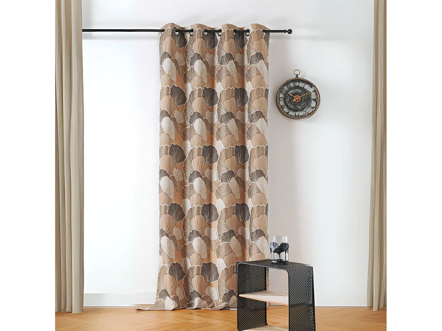 Cortina estampada de pétalos de flores 135 x 240 cm