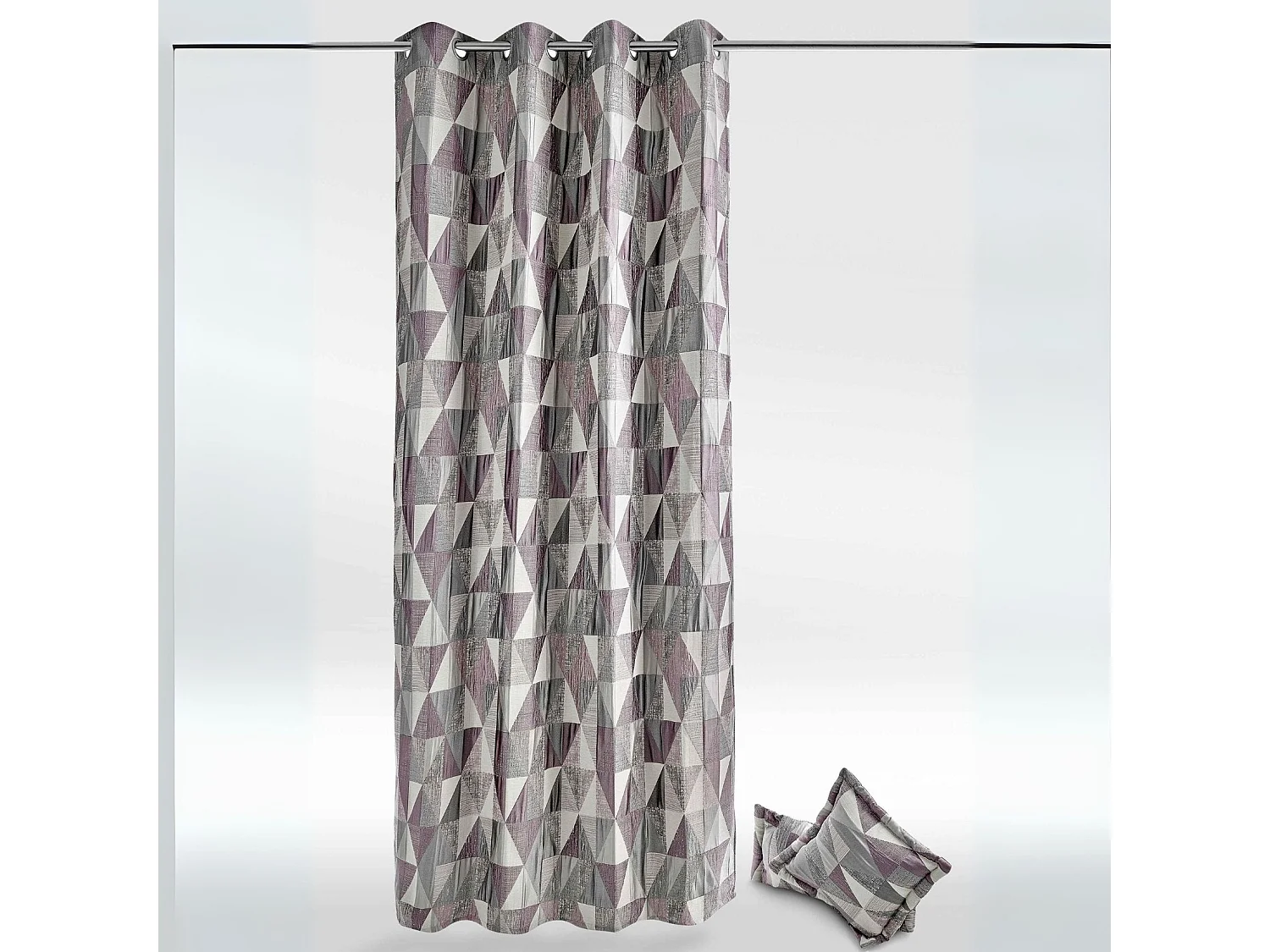 Rideau design à motifs triangulaires