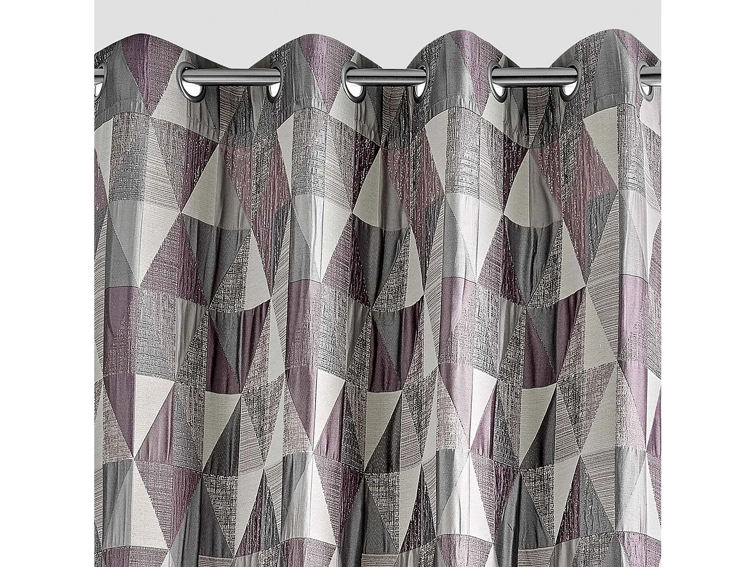 Rideau design à motifs triangulaires