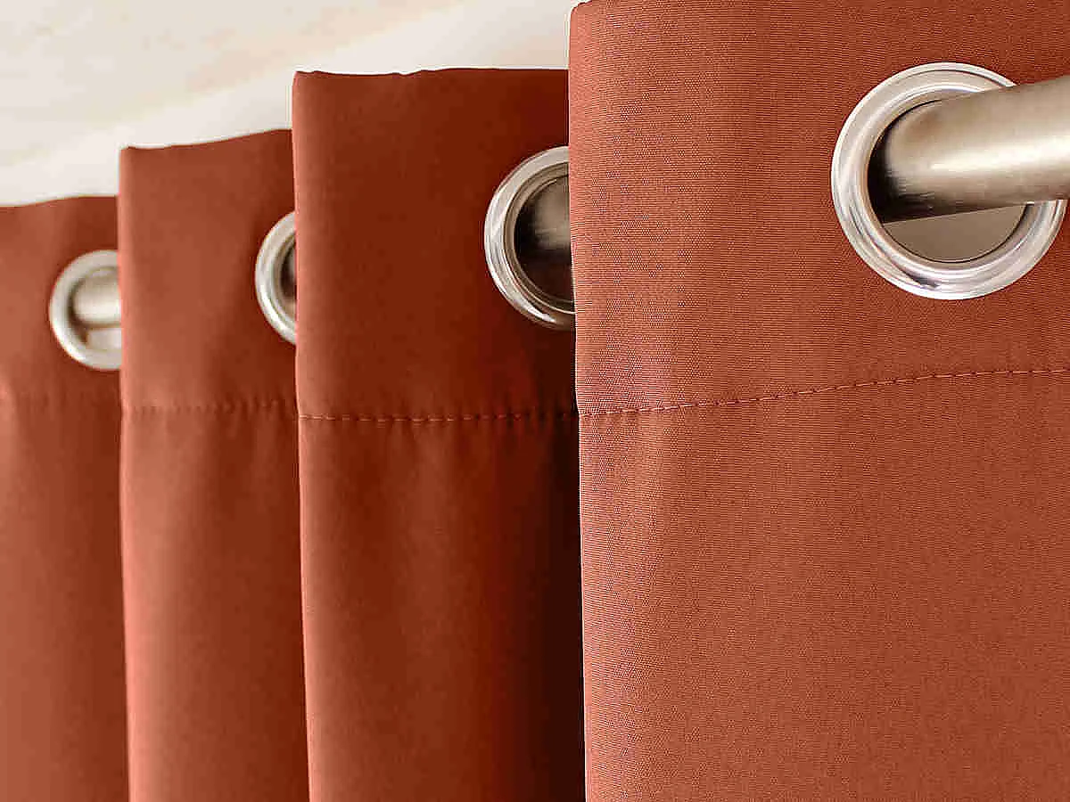 Cortina térmica de microfibra forrada