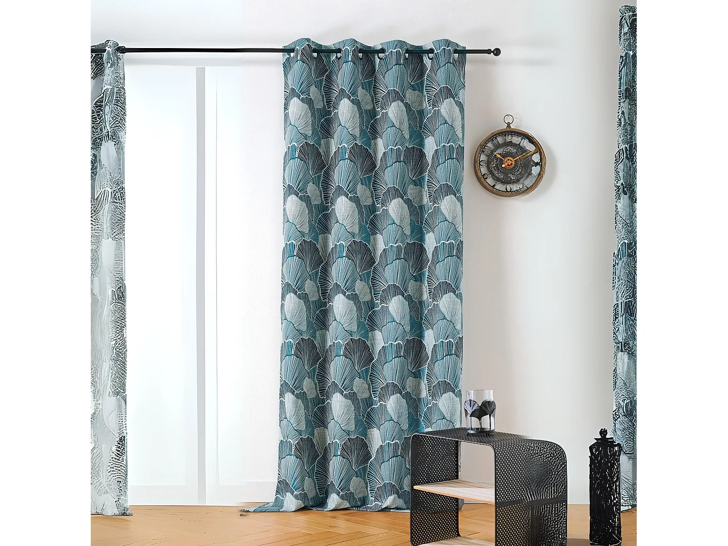 Cortina estampada de pétalos de flores 135 x 240 cm