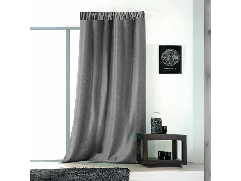 Cortina lisa con galón fruncido