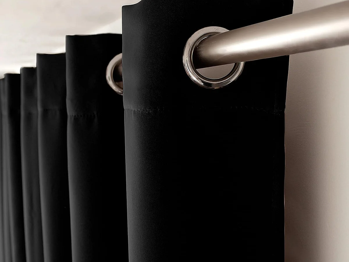 Cortina lisa aislante y térmica