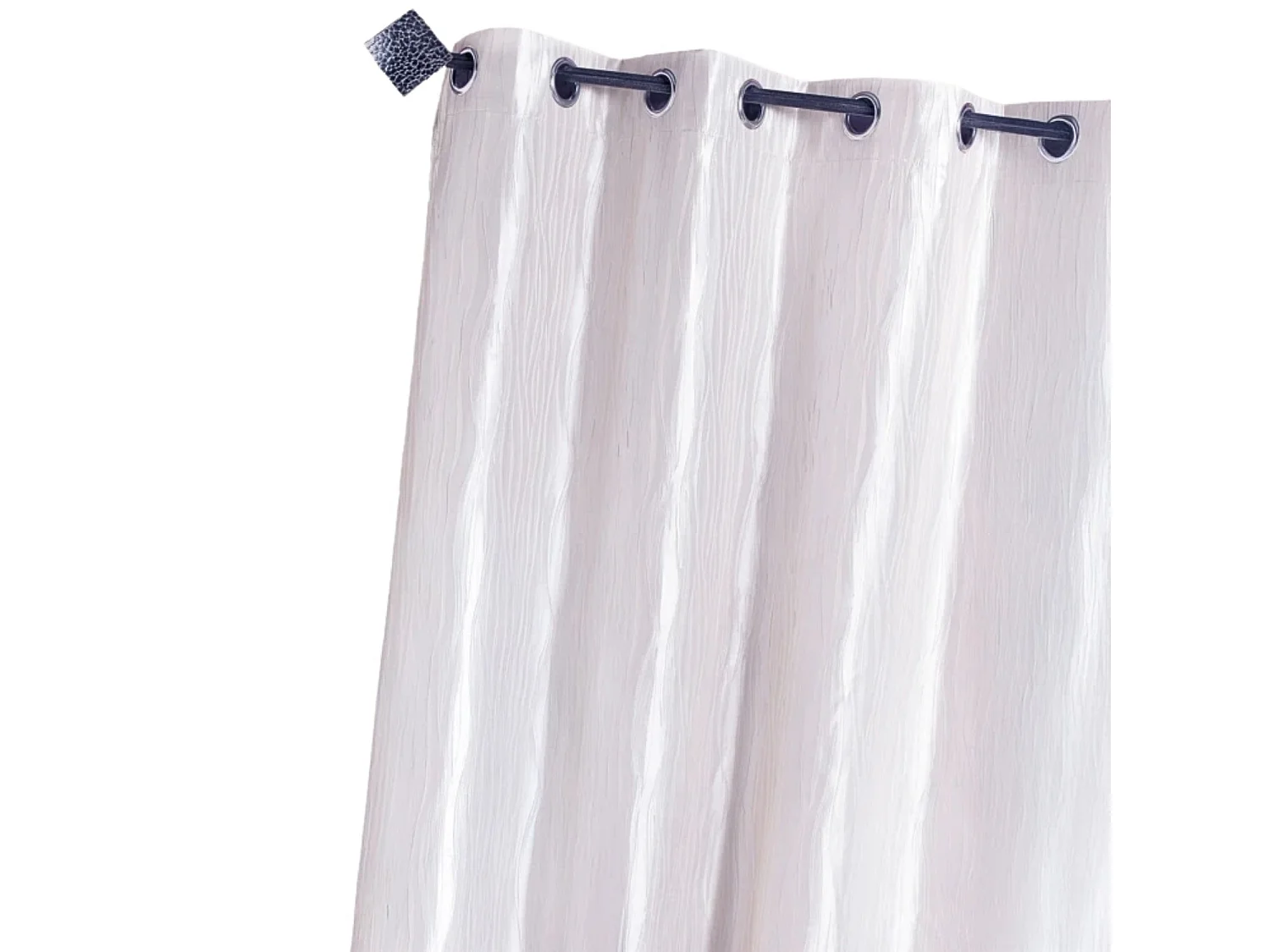 Seidentaftvorhang zerknittert