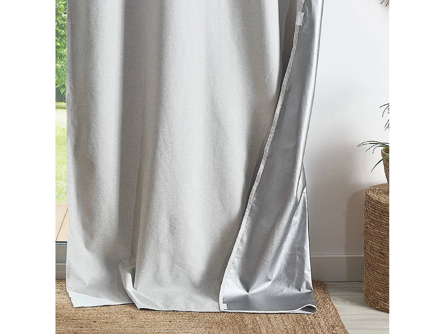 Cortina Opaca y Aislante Térmica Invierno/Verano