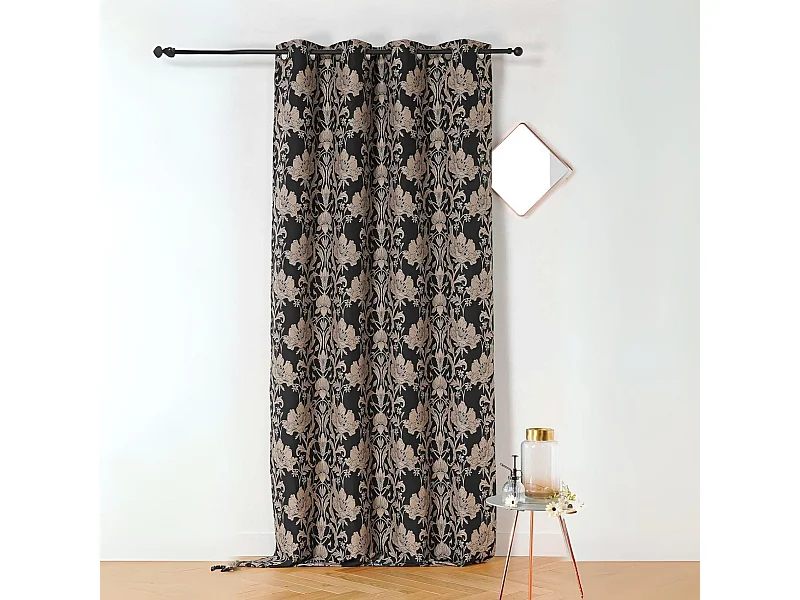 Cortina tapizada con motivos florales