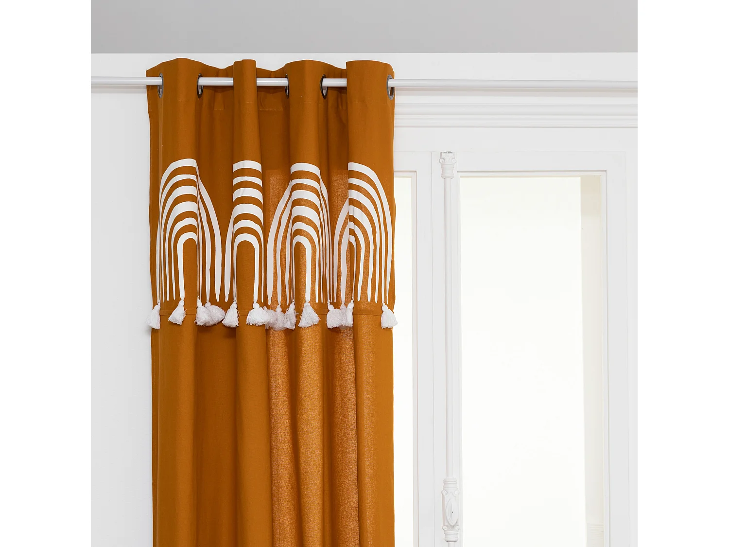 Cortina con borlas y estampados 140 x 260 cm