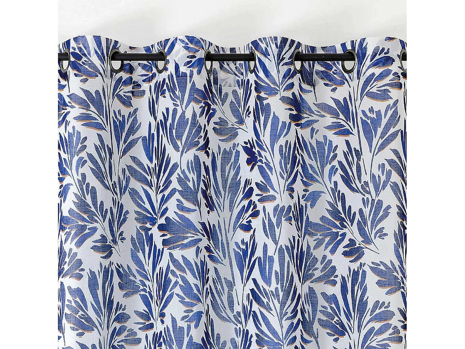 Rideau tamisant aux feuillages aquarellés