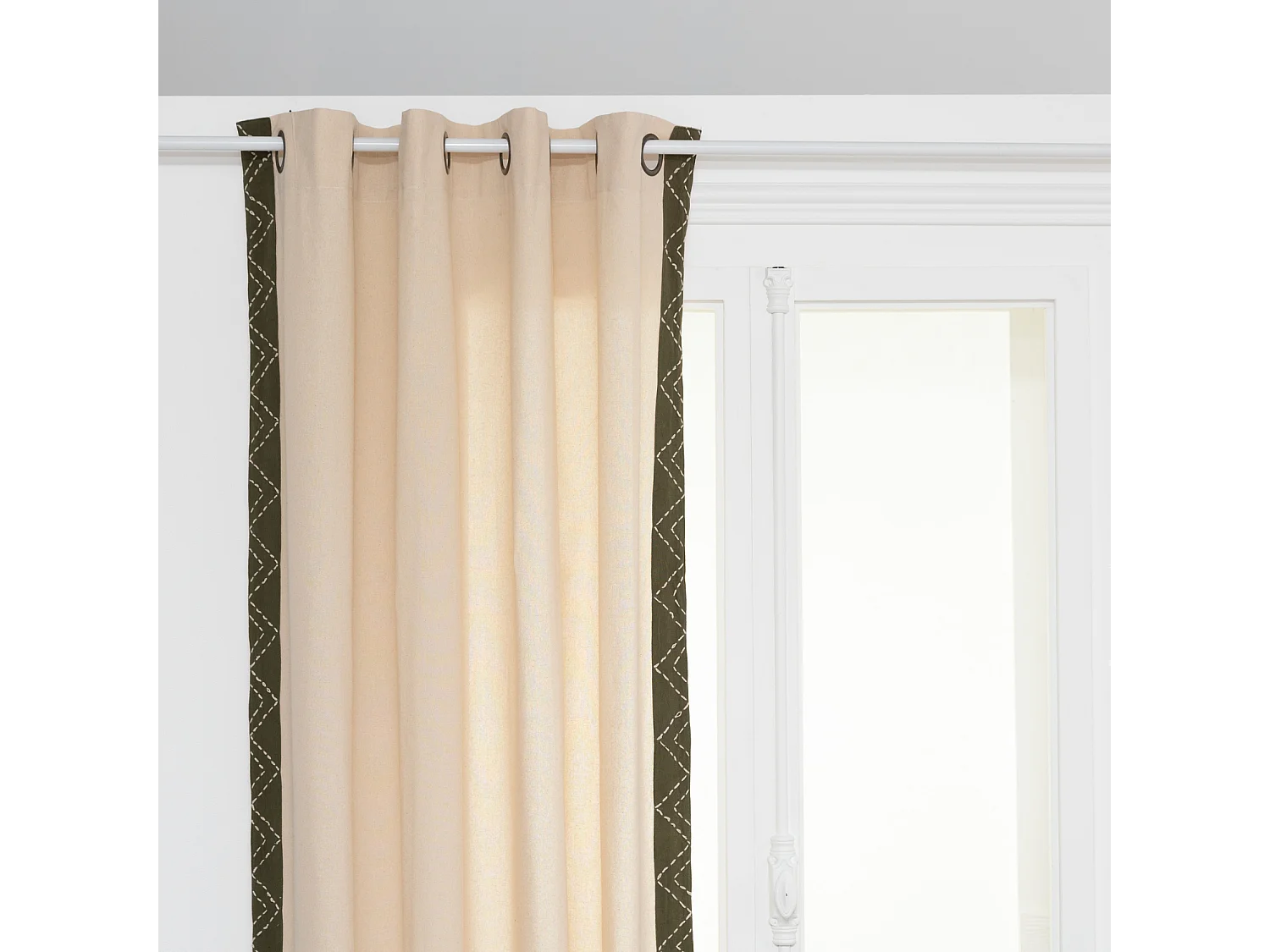 Vorhang mit geometrischen Stickereien 140 x 260 cm