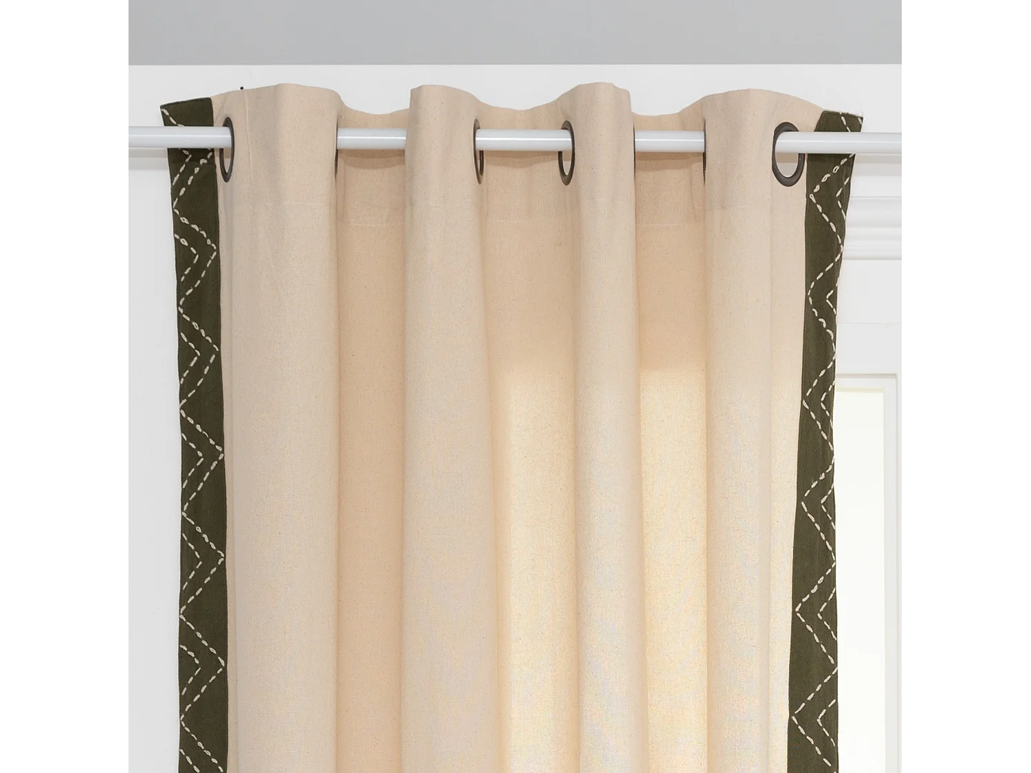 Vorhang mit geometrischen Stickereien 140 x 260 cm