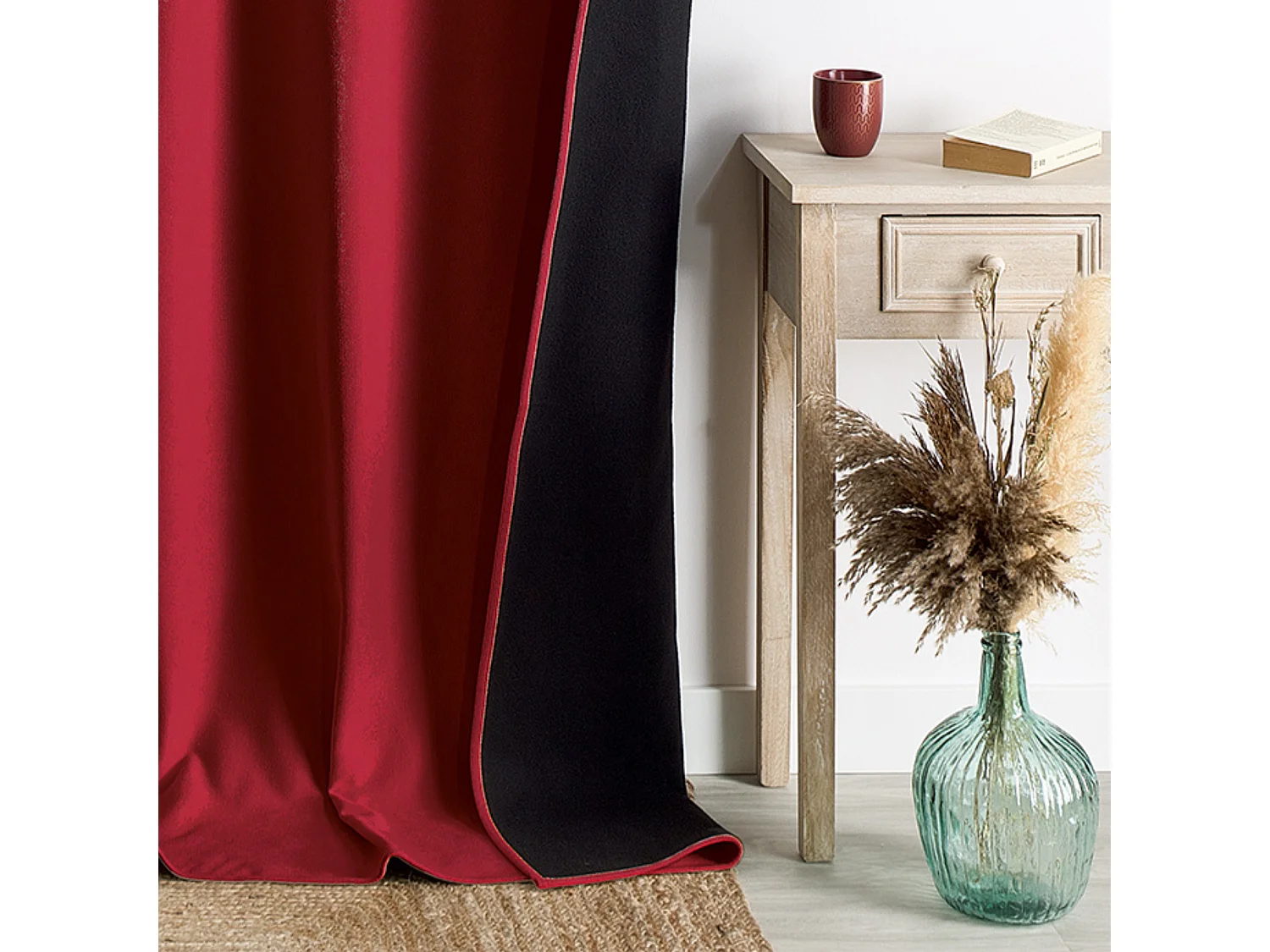 Cortina con pliegues fruncidos semiopaca, con propiedades fónicas y térmicas KONFOR