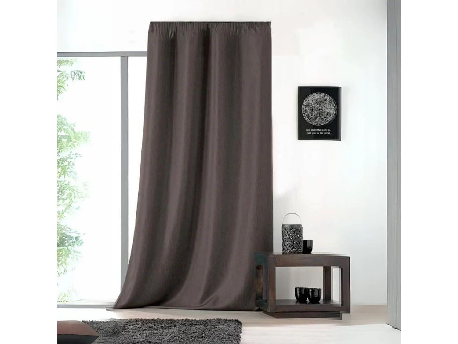 Cortina lisa con galón fruncido