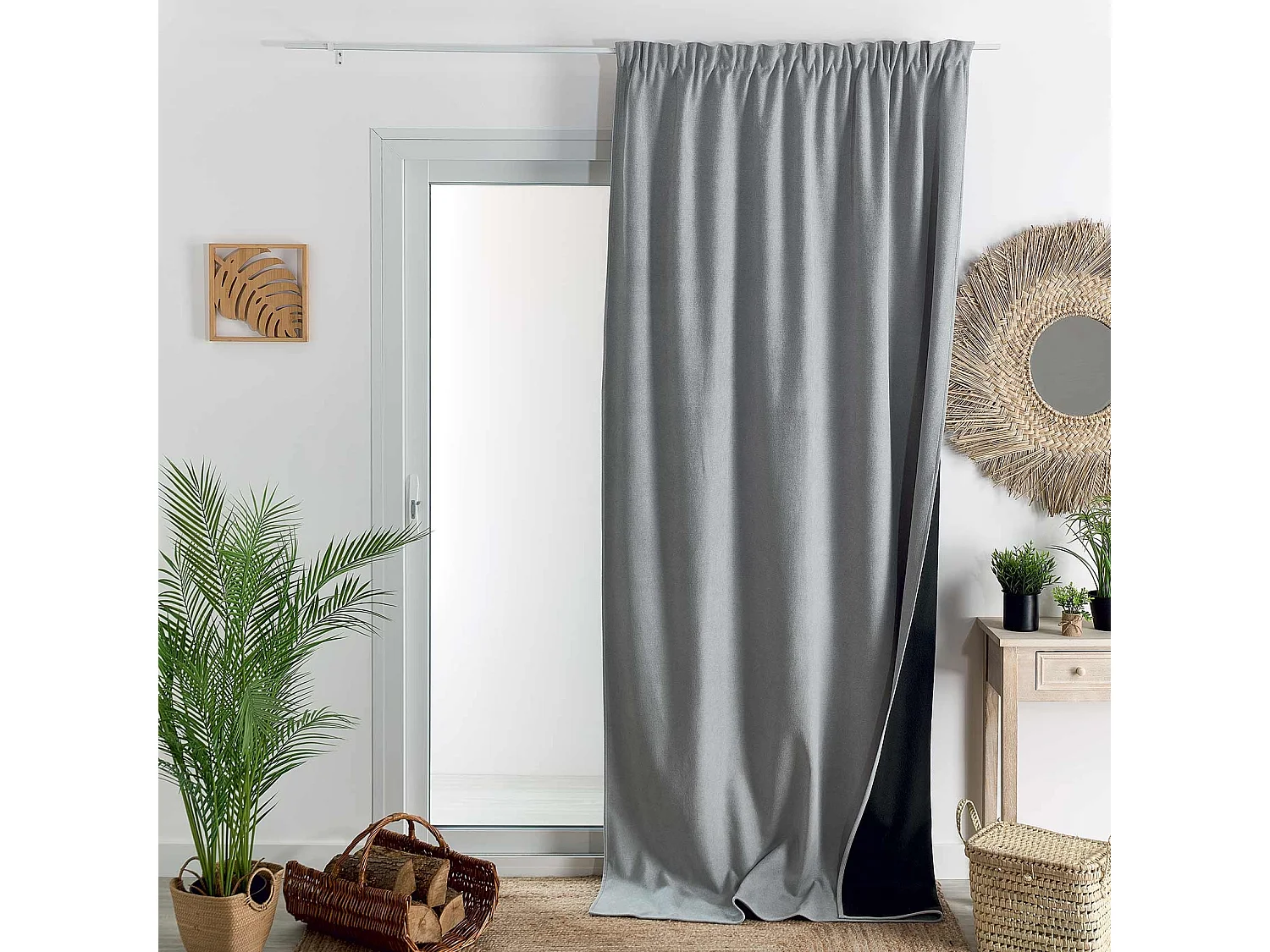 Cortina con pliegues fruncidos semiopaca, con propiedades fónicas y térmicas KONFOR