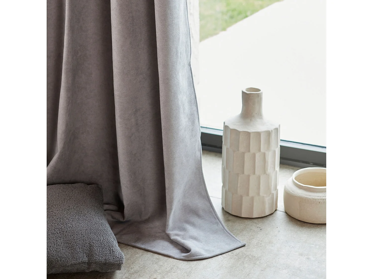 Rideau thermique phonique et semi occultant à galons fronceurs KONFOR