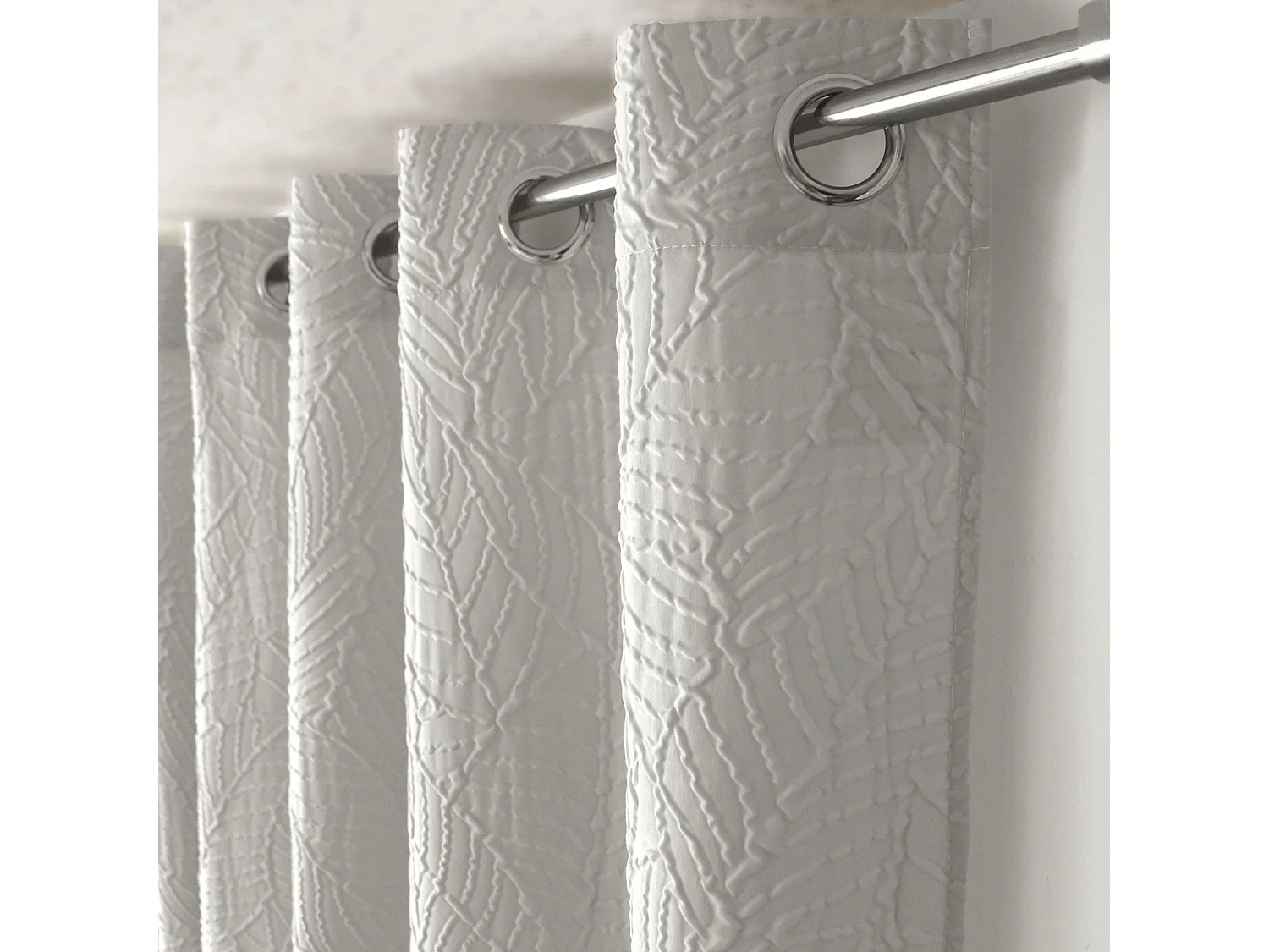 Cortina con ojales de follaje con aspecto gofrado 135 x 240 cm