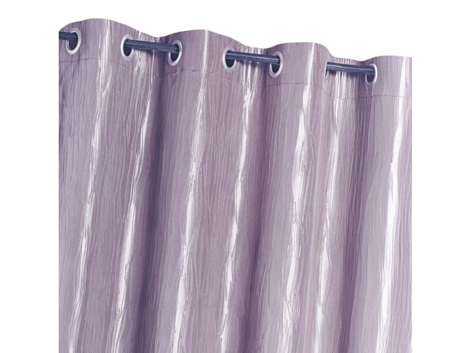 Seidentaftvorhang zerknittert