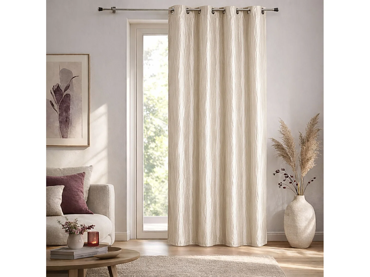 Seidentaftvorhang zerknittert