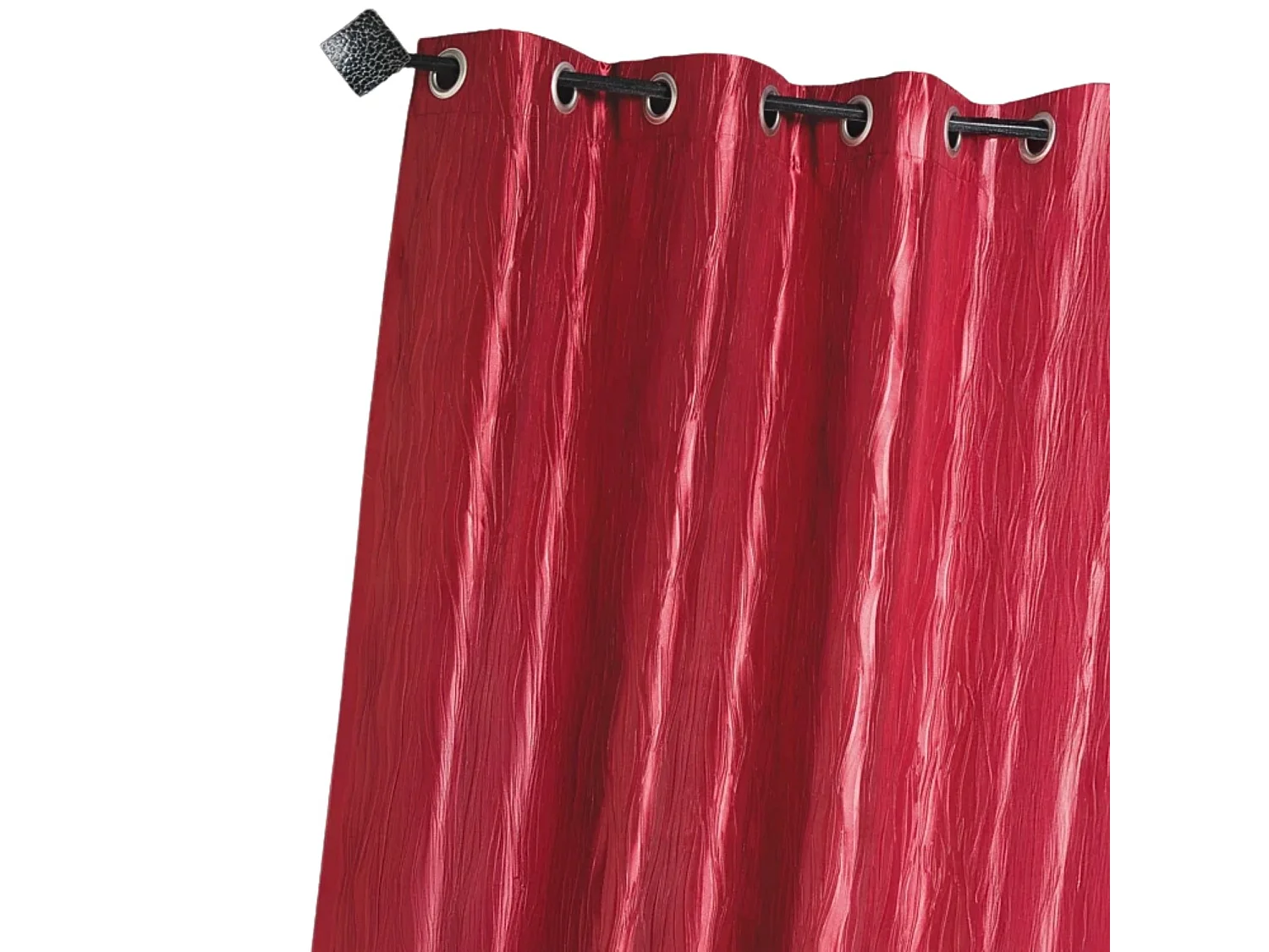 Seidentaftvorhang zerknittert