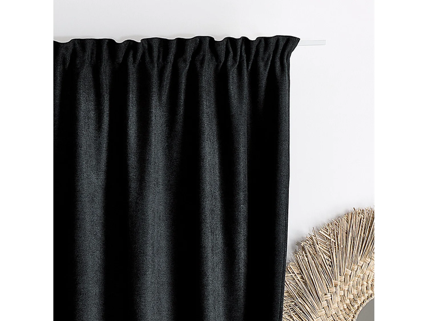 Cortina con pliegues fruncidos semiopaca, con propiedades fónicas y térmicas KONFOR