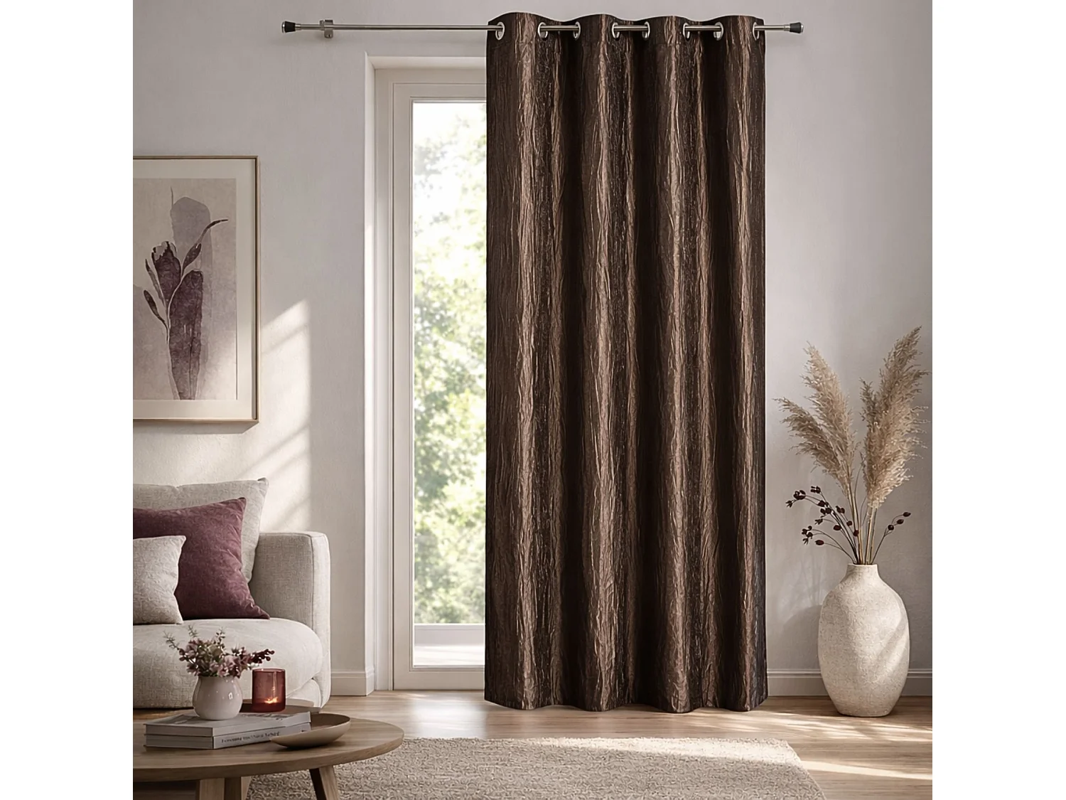 Seidentaftvorhang zerknittert