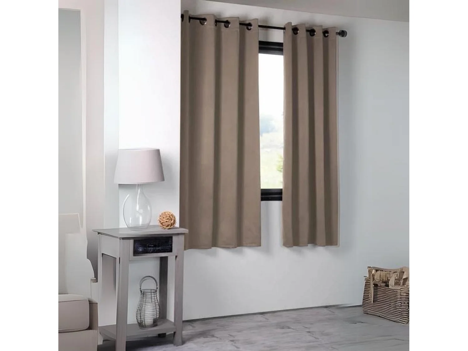 Cortina opaca unida 210gr/m² 135 x 180 cm