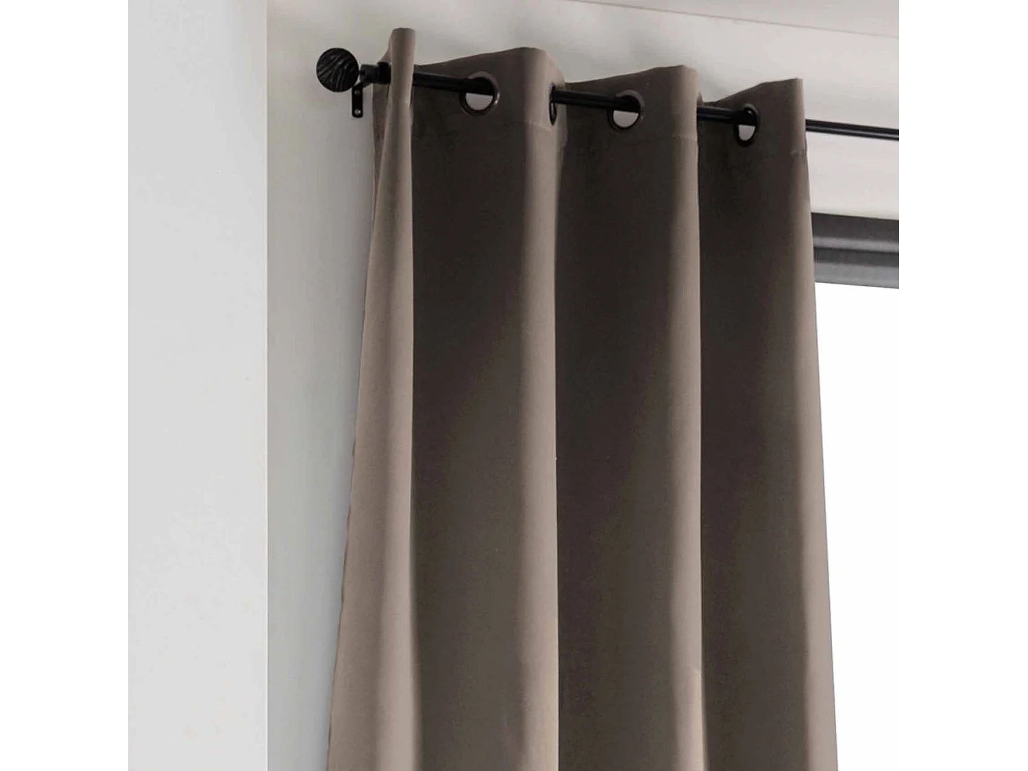 Cortina opaca unida 210gr/m² 135 x 180 cm