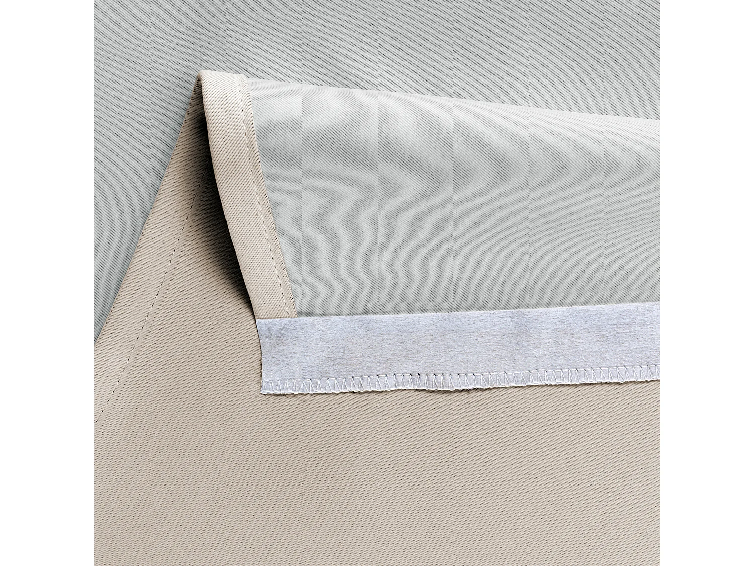 Cortina térmica con ojales y repelente al agua