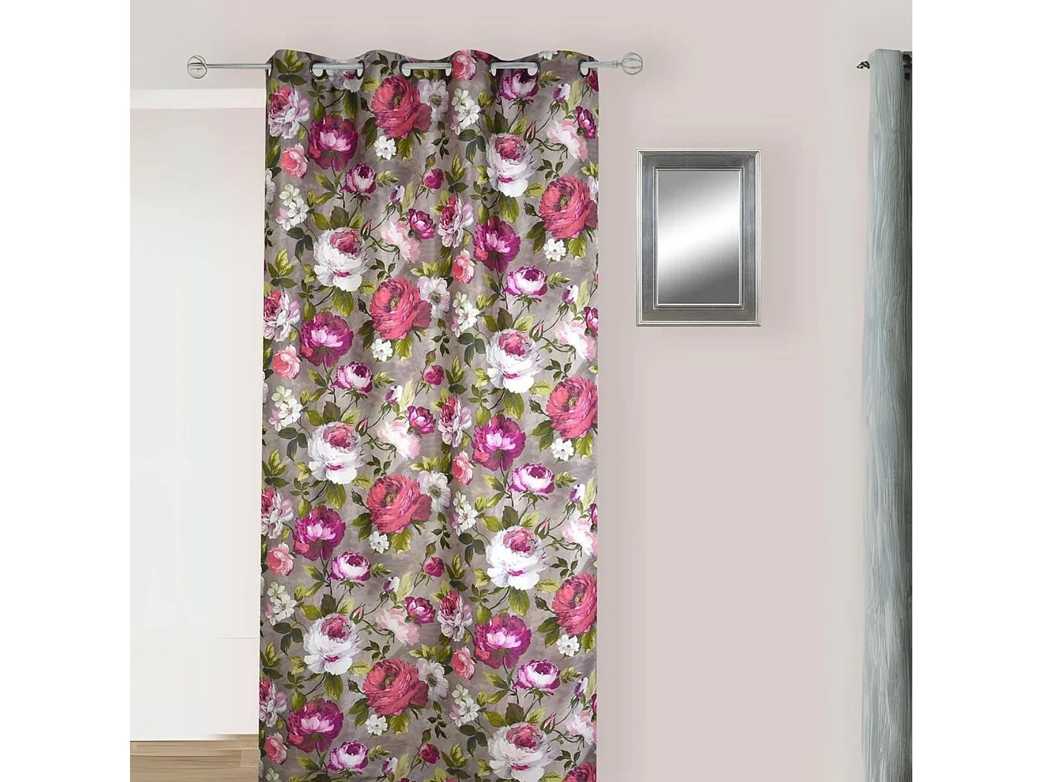 Cortina multicolor de Jacquard con motivos florecidos