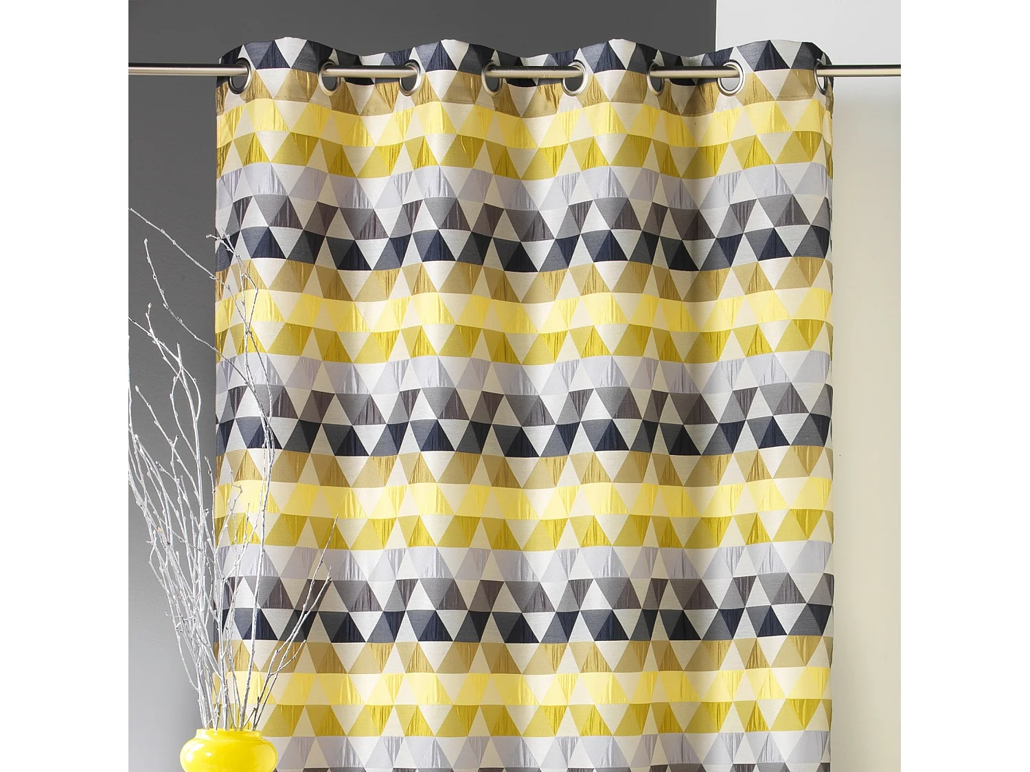 Rideau d'ameublement motifs triangles