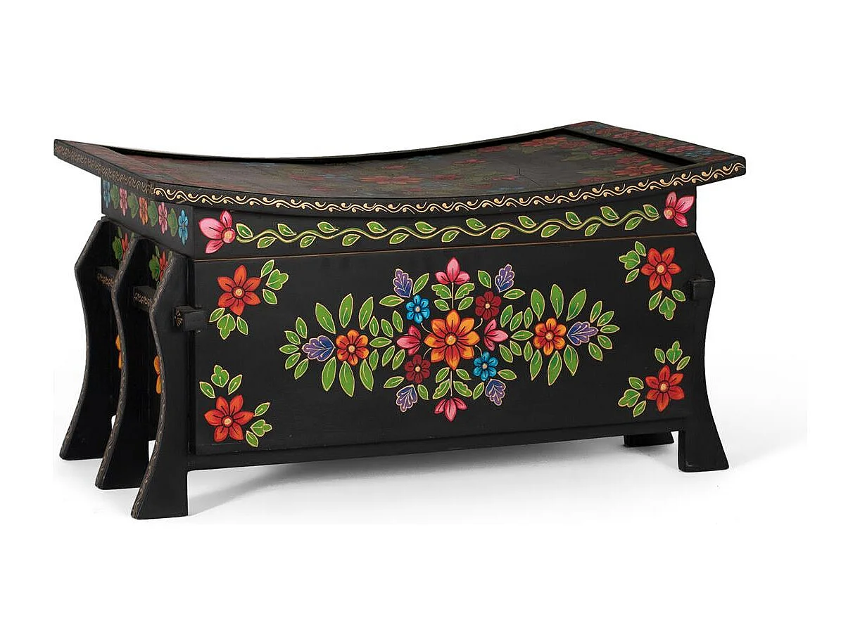 Baúl en madera de mango en color negro con detalles pintados a mano
